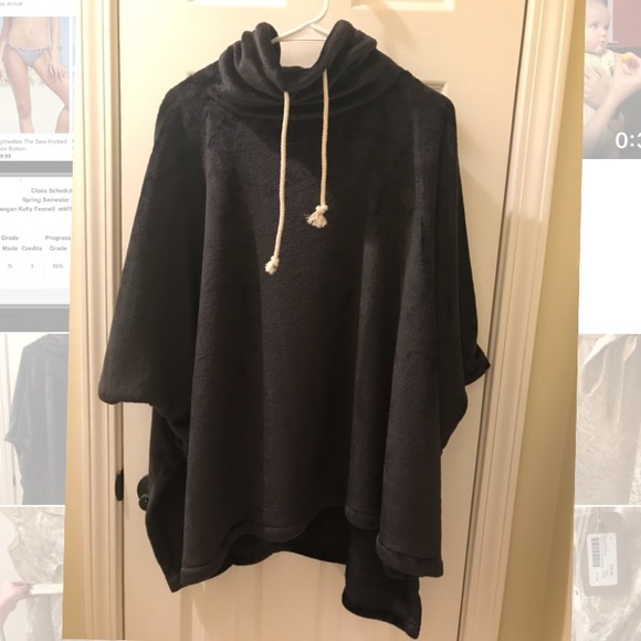 easel Tops - Easel Poncho